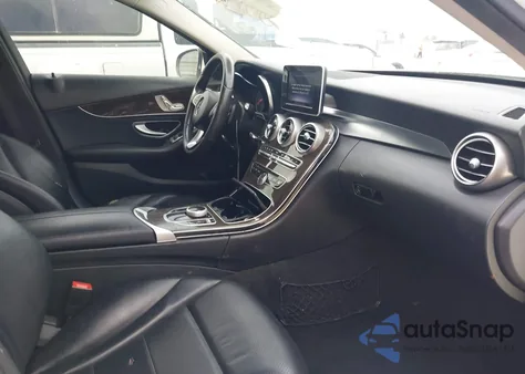 2018 Mercedes-Benz C 300 из США, поврежденный, VIN 55SWF4JBXJU254283